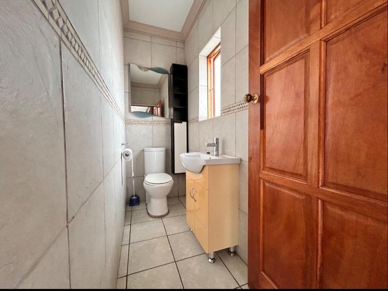 6 Bedroom Property for Sale in Birdwood Estate North West